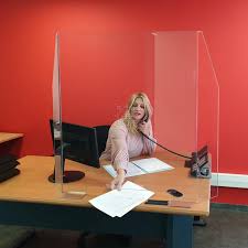 Comment séparer des bureaux en laissant passer la lumière ?